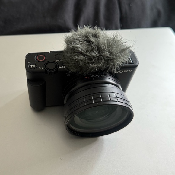 Sony ZV1 Camera - Picture 3 of 7